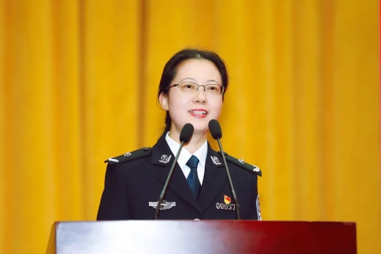 干部吴微微谈履职感悟区四套班子领导等区委理论学习中心组(扩大)成员