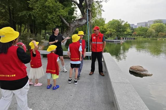 参加“碧水迎亚运·秀水大联动·为地球朗读”活动 图片