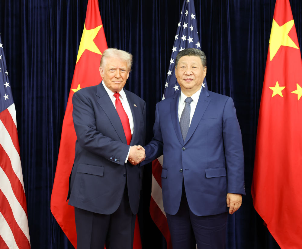 当地时间10月30日,国家主席习近平在釜山同美国总统特朗普举行会晤。新华社记者黄敬文摄