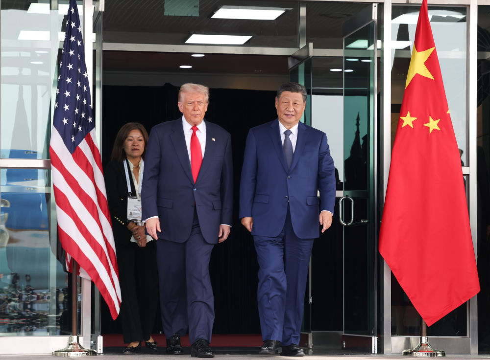 当地时间10月30日,国家主席习近平在釜山同美国总统特朗普举行会晤。新华社记者黄敬文摄