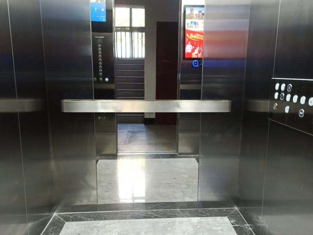 更新后的电梯 图片