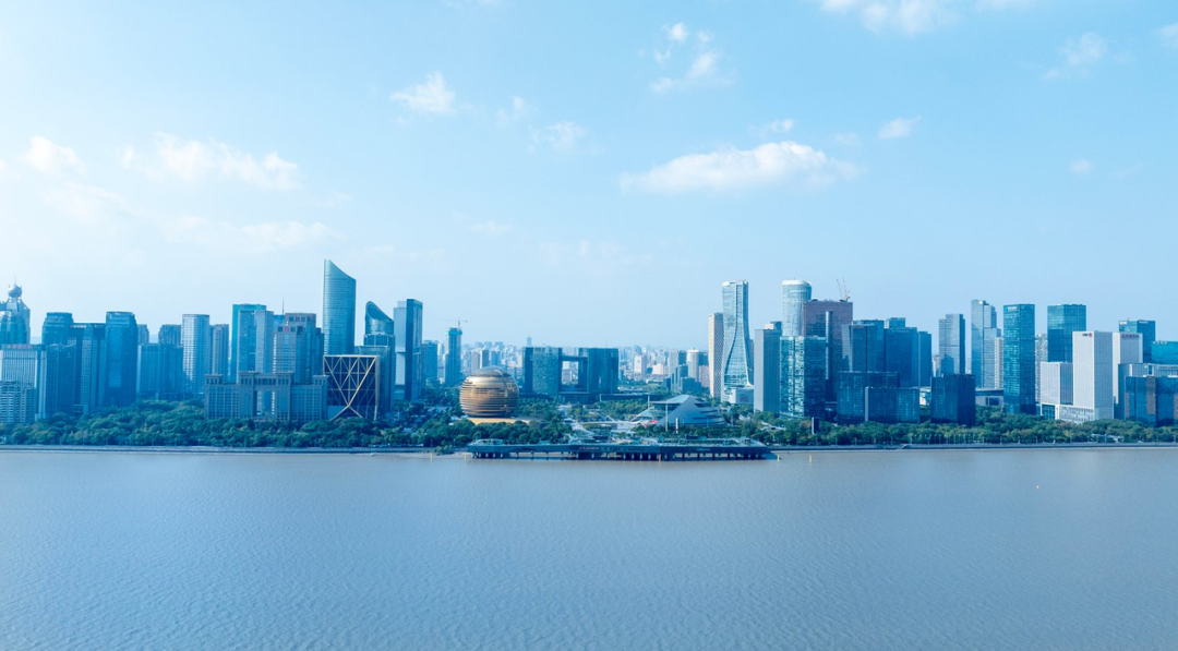 钱塘江畔,钱江新城涌动创新活力。 曹坚/摄 图片