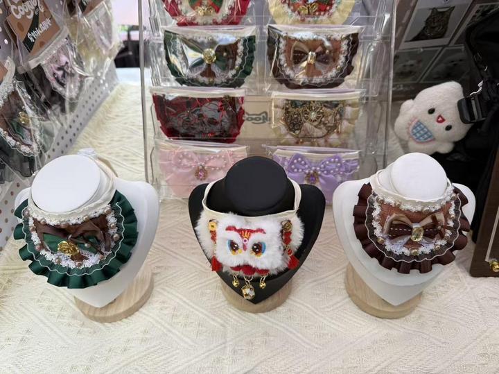 宠物围兜 记者 陈雷 摄