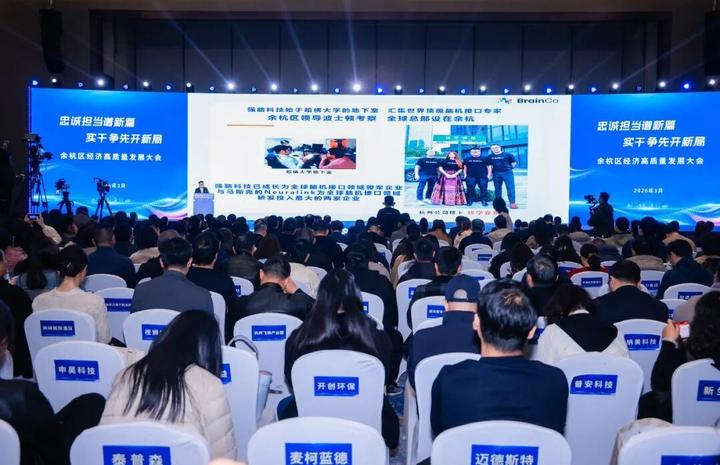 韩璧丞回忆强脑科技回国创业历程。受访者供图