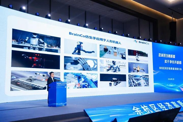 强脑科技的产品被广泛应用于人形机器人。受访者供图