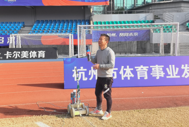 金涛在工作中 图片