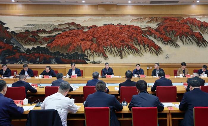 调研期间,刘捷主持召开专题座谈会,听取台州各开发区情况汇报,研究有关工作。潮新闻记者 陆乐 摄