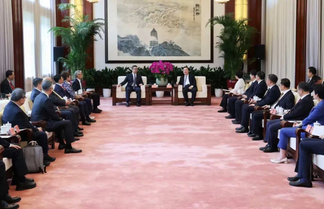 5月25日,省委书记王浩在杭州会见了出席2026浙江·台湾合作周的台湾嘉宾代表。 图片