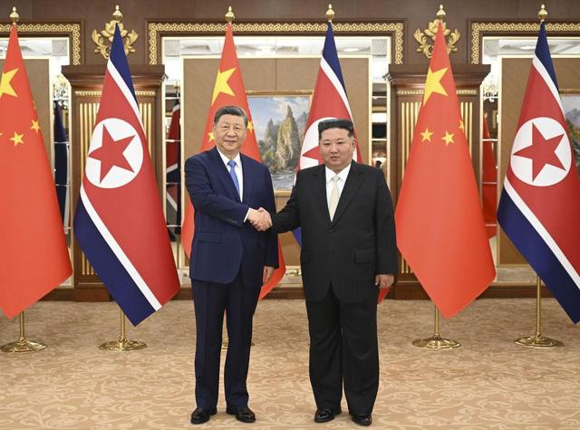 当地时间6月8日下午,中共中央总书记、国家主席习近平在平壤锦绣山迎宾馆同朝鲜劳动党总书记、国务委员长金正恩举行会谈。新华社记者 谢环驰 摄