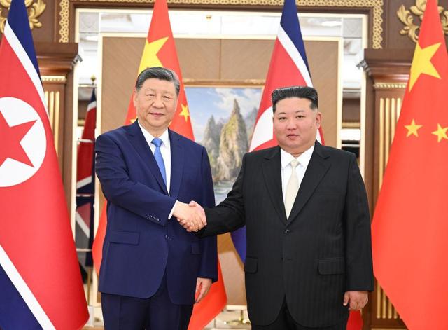 当地时间6月8日下午,中共中央总书记、国家主席习近平在平壤锦绣山迎宾馆同朝鲜劳动党总书记、国务委员长金正恩举行会谈。新华社记者 燕雁 摄