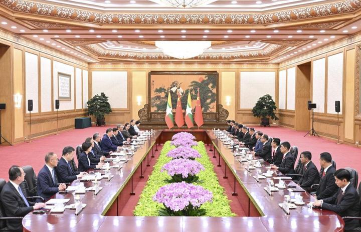 6月16日上午,国家主席习近平在北京人民大会堂同来华进行国事访问的缅甸总统敏昂莱举行会谈。新华社记者 殷博古 摄
