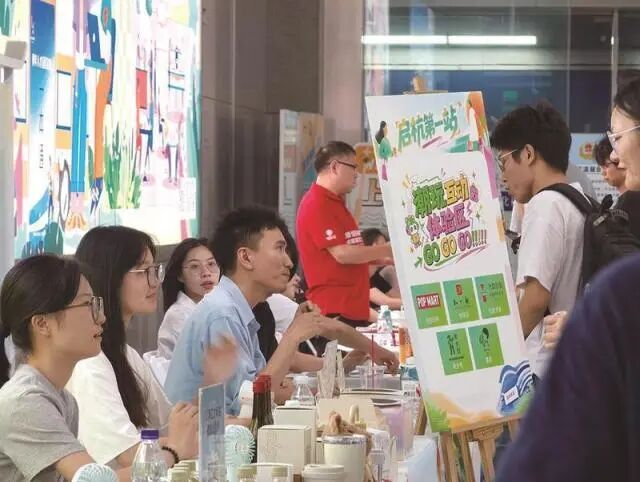 启杭第一站招聘会现场 图片