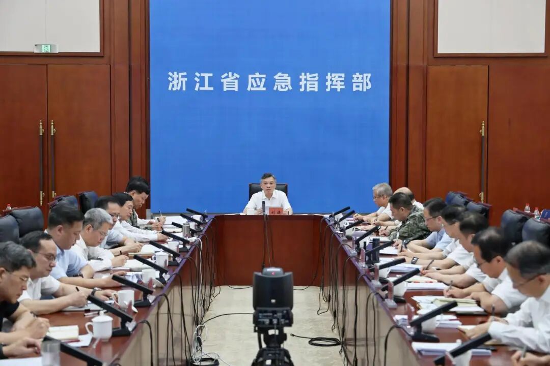12日上午,省委副书记、省长刘捷在省防指主持召开台风“巴威”防御工作会商调度会议,对台风形势进行再研判,进一步调度我省防台工作。 图片
