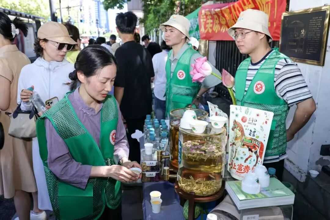 小营街道的“最美凉茶摊” 图片