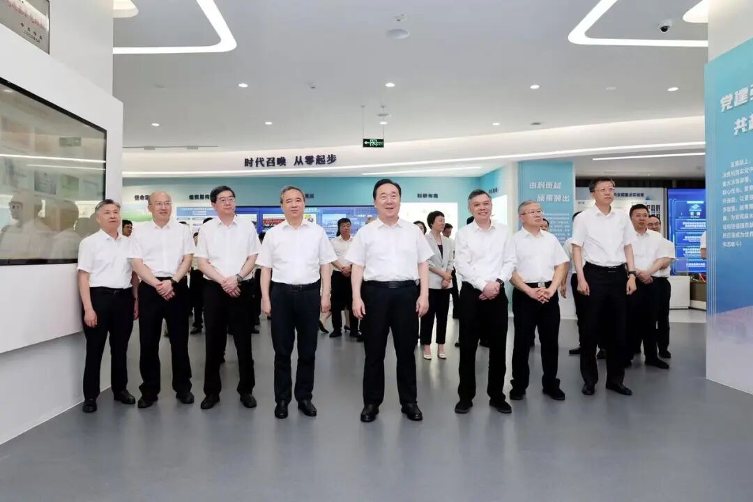 7月23日,省委书记王浩在宁波考察了解杭甬科创、产业等协同合作情况。 图片