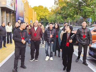 组织代表现场督推产业园区提质焕新
