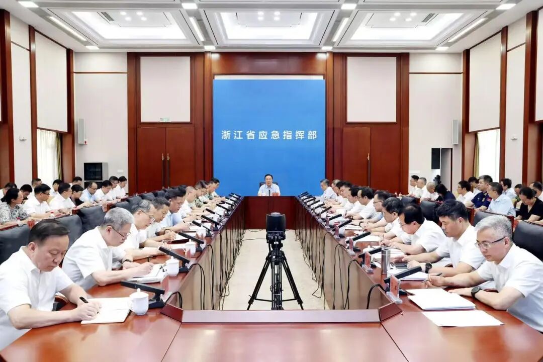 8月26日上午,省委、省政府召开全省防御应对18号台风“沙德尔”动员部署会。省委书记王浩主持并讲话。