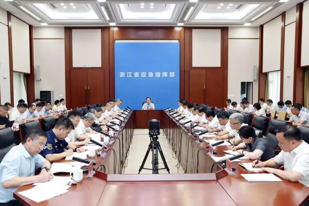 8月28日上午,省委书记王浩在省防指主持召开台风防御工作会商调度会。