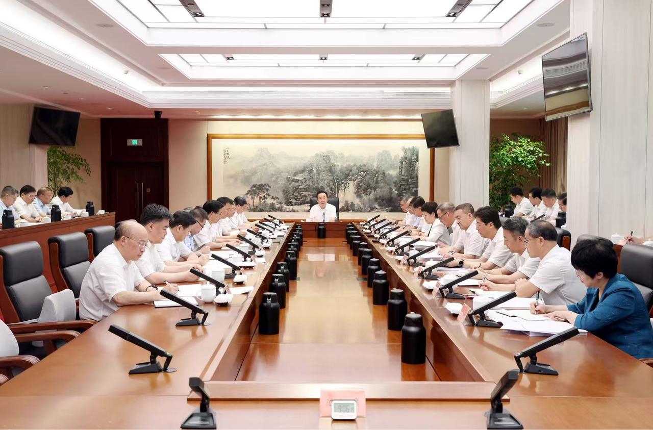 8月31日上午,省委常委会召开会议,省委书记王浩主持。潮新闻记者 魏志阳 摄
