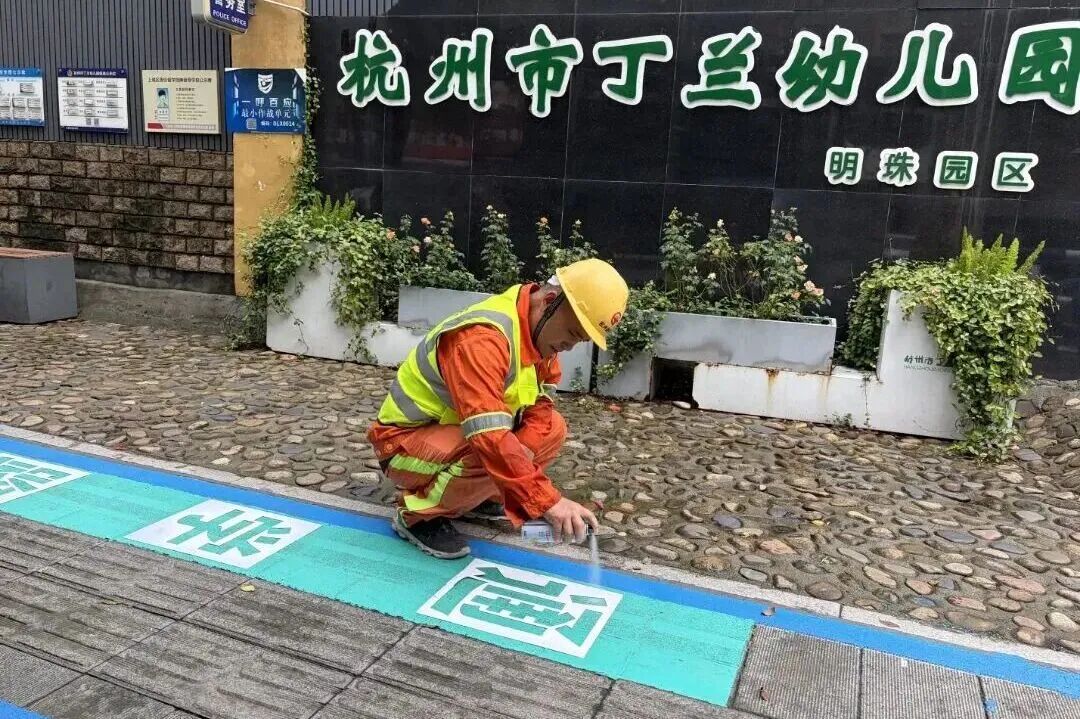 今年暑期进行的“舒心通学路”提升改造工作