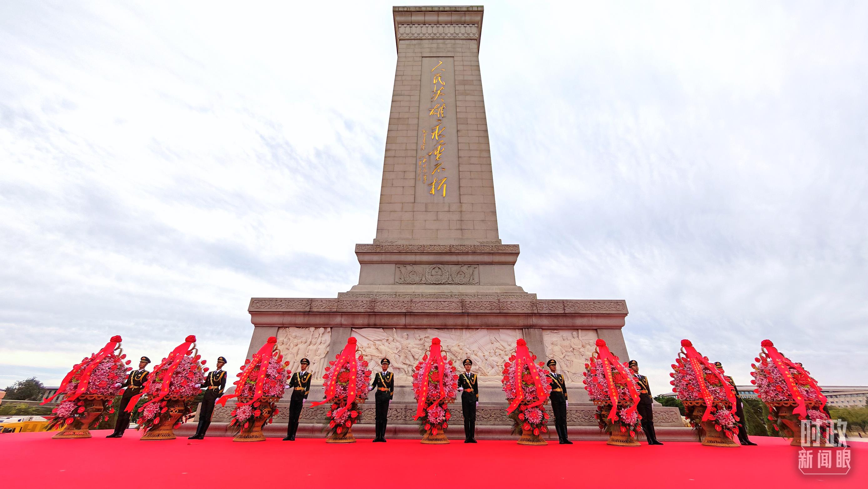 △烈士纪念日向人民英雄敬献花篮仪式现场。(总台央视记者 郭鸿 拍摄)