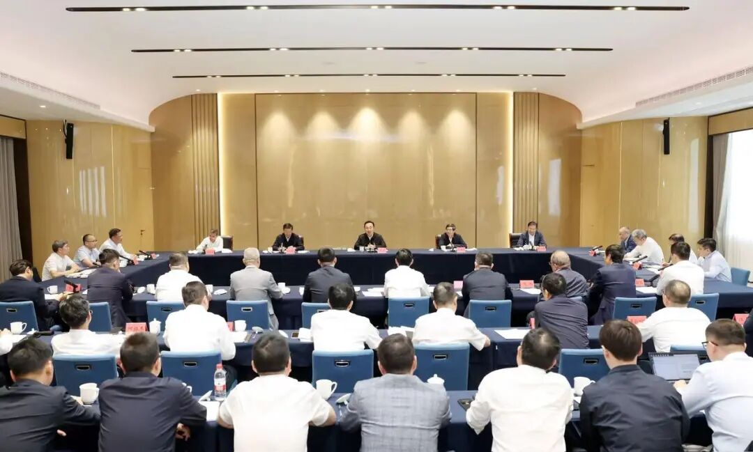 10月9日下午,省委书记王浩在杭州淳安县召开项目推进座谈会。