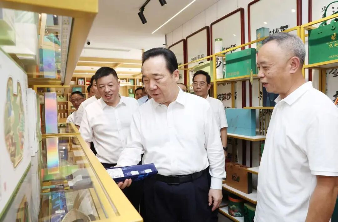 10月19日,省委书记王浩在丽水市遂昌县、莲都区调研。